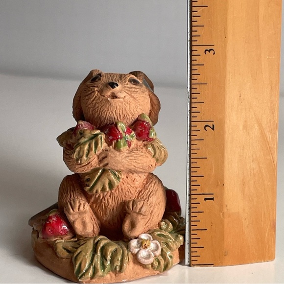 Mouse with Strawberries Figurine by June Sears Terracotta and glazed, signed vtg - Picture 8 of 8